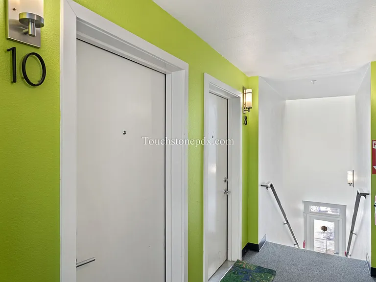 424 NE Jessup St #10 — Photo 9