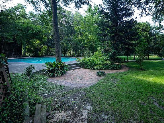 4th image of 2205 Pine Dr