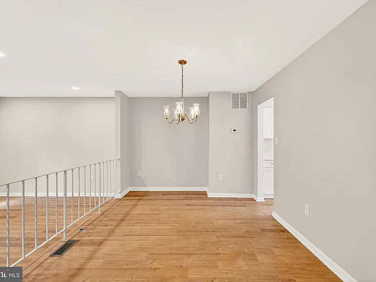 7306 Eggar Woods Ln — Photo 8