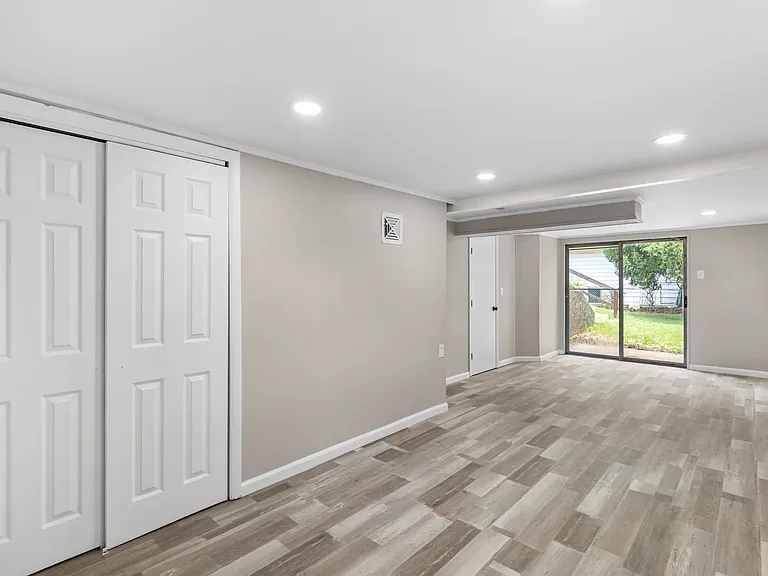 901 Cadora Dr — Photo 3