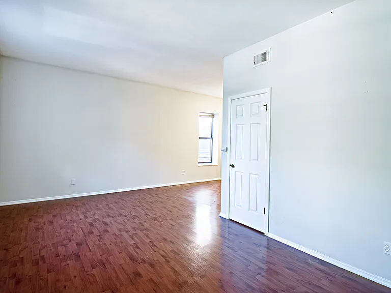 Waterman Pine Apartments LLC — Photo 16