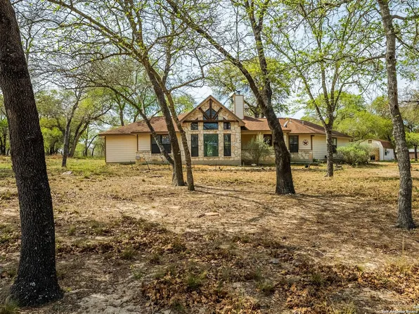 941 Eagle Creek, Floresville, TX 78114