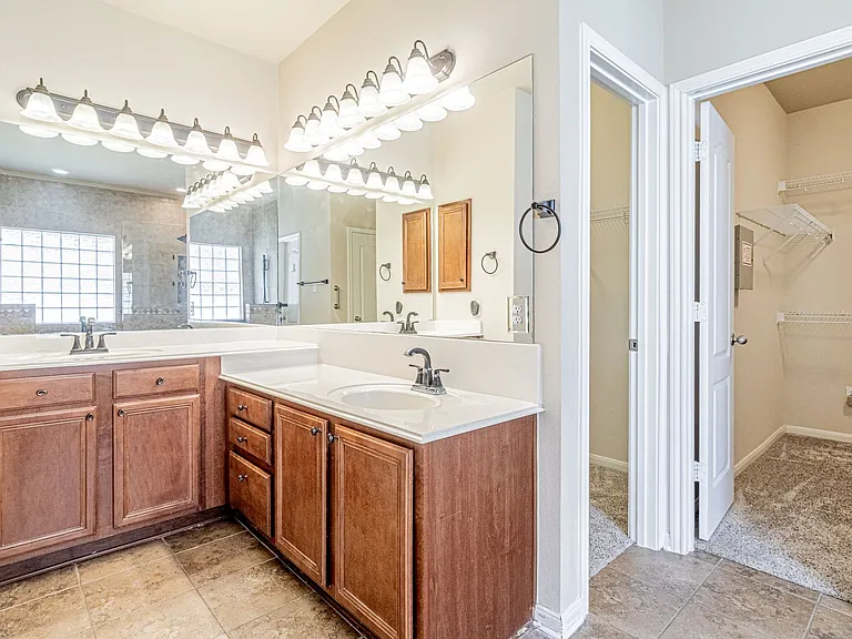 8707 Roswell Rdg — Photo 23