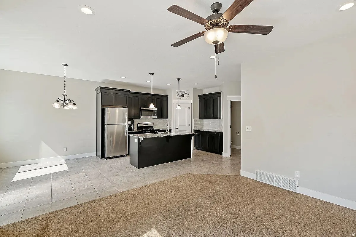 4 bed, 2406 sqft, $650 — Photo 1