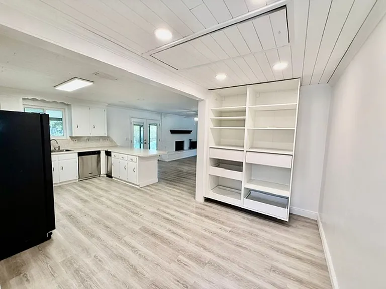 203 Hastings Ct — Photo 19