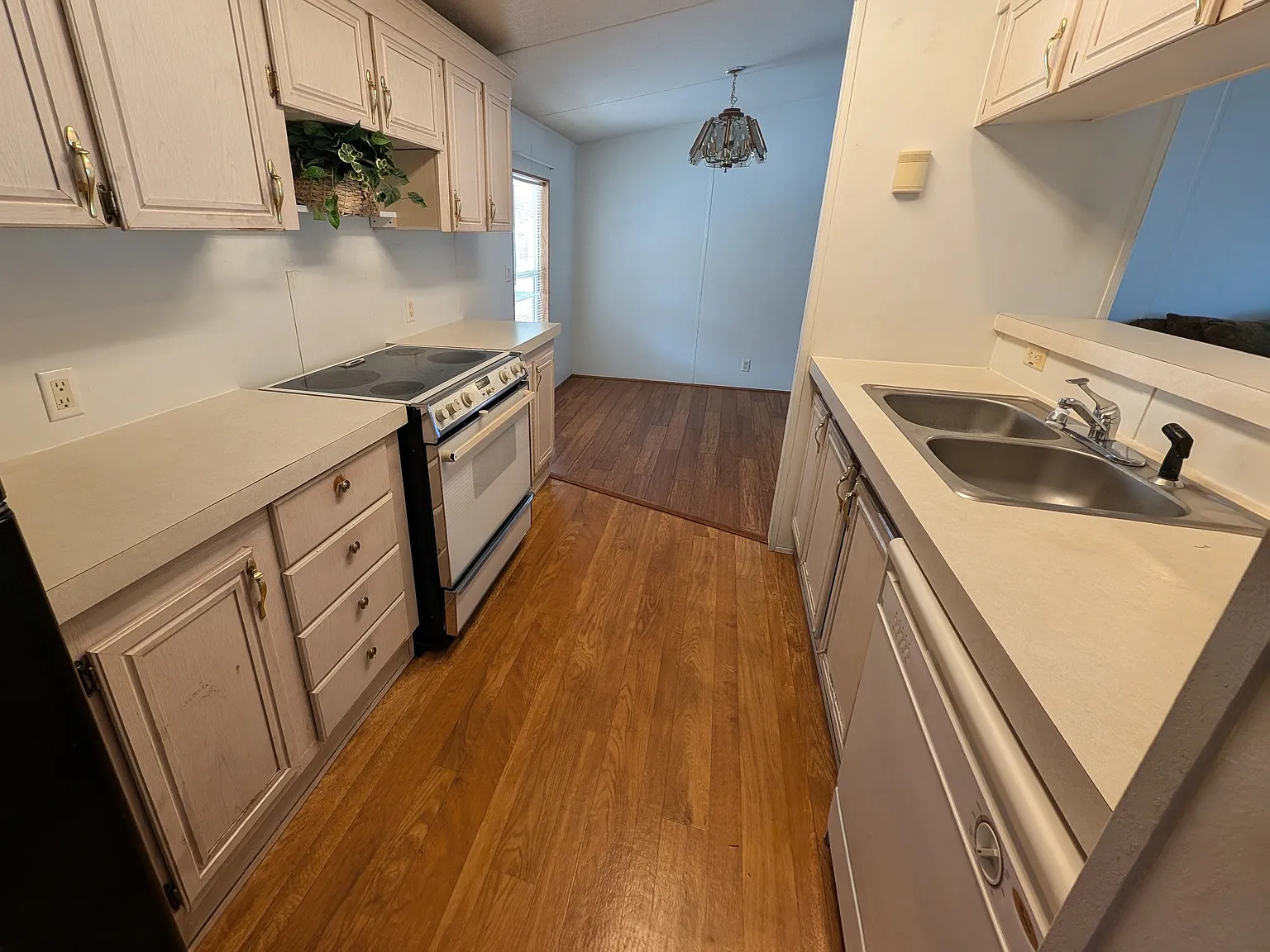 5600 Jaleen Ave — Photo 3