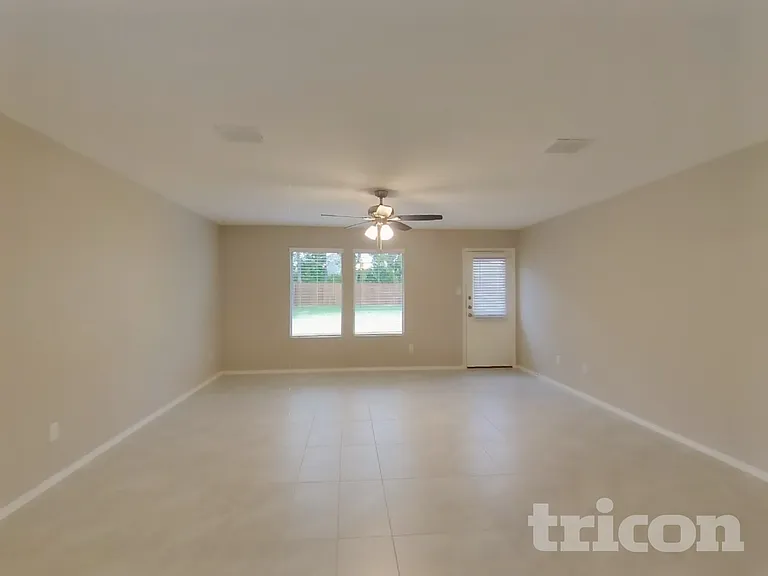 1704 Claireborne Ct — Photo 3
