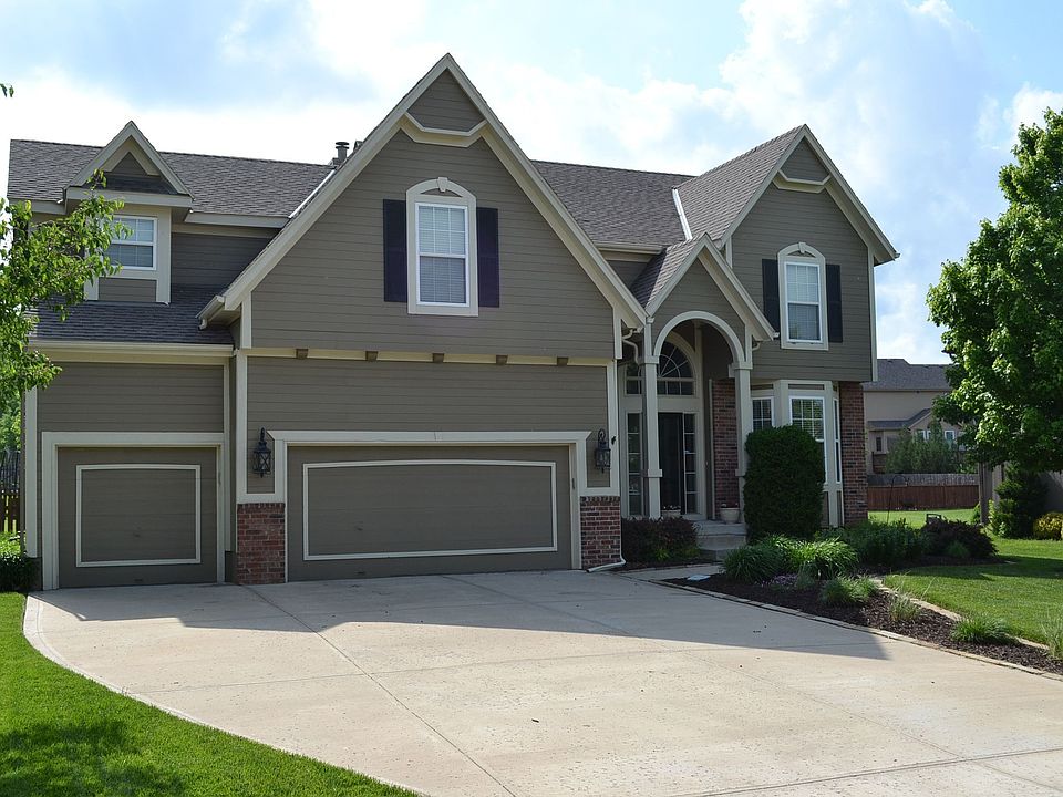 Exterior painted in 2010!!!