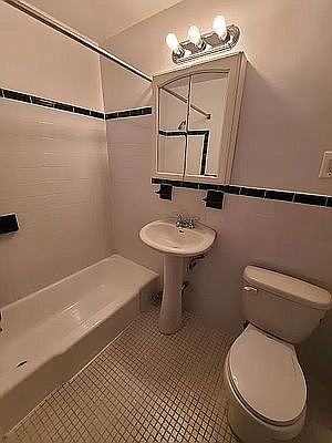 2nd image of 338 E 49th St APT 4A