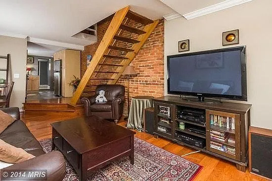 825 S Linwood Avenue — Photo 3