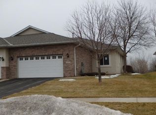8904 Preserve Trl, Savage, MN 55378