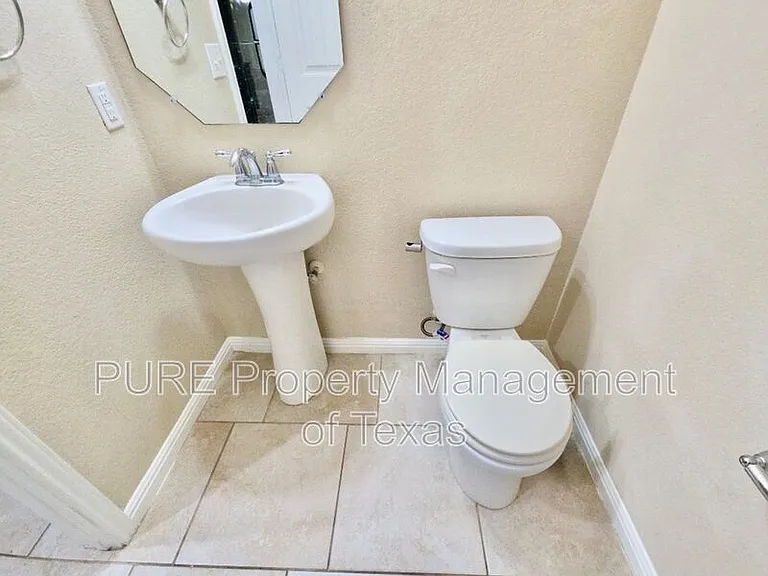 309 Epiphany Ln — Photo 17