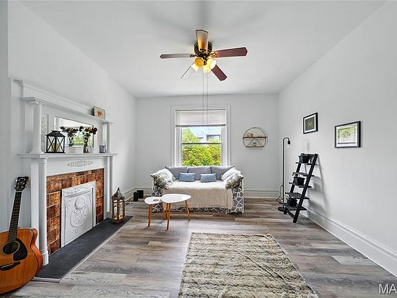 2nd image of 3922 Botanical Ave
