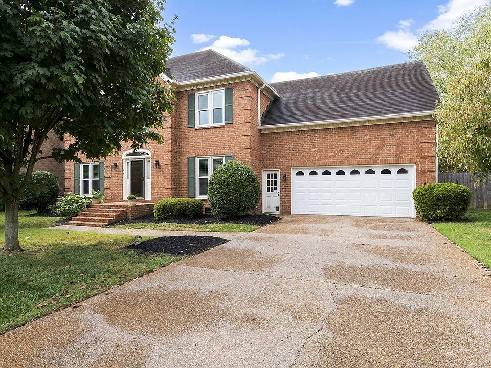 1st image of 425 Queen Marys Ct