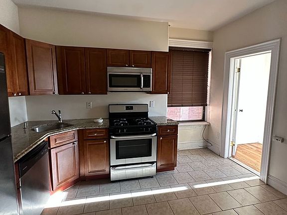 2nd image of 3401 Park Ave APT 09