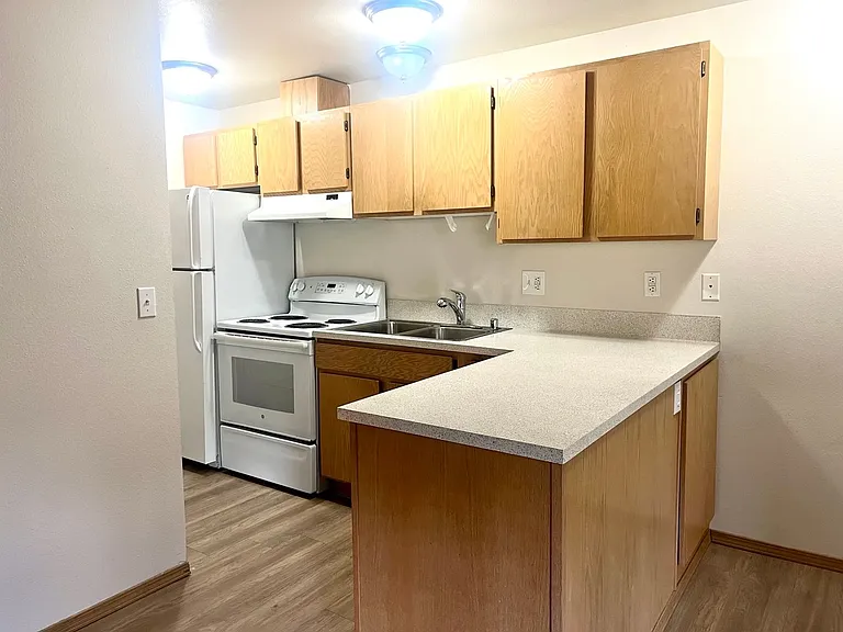 Westwood Park Apartments — Photo 3