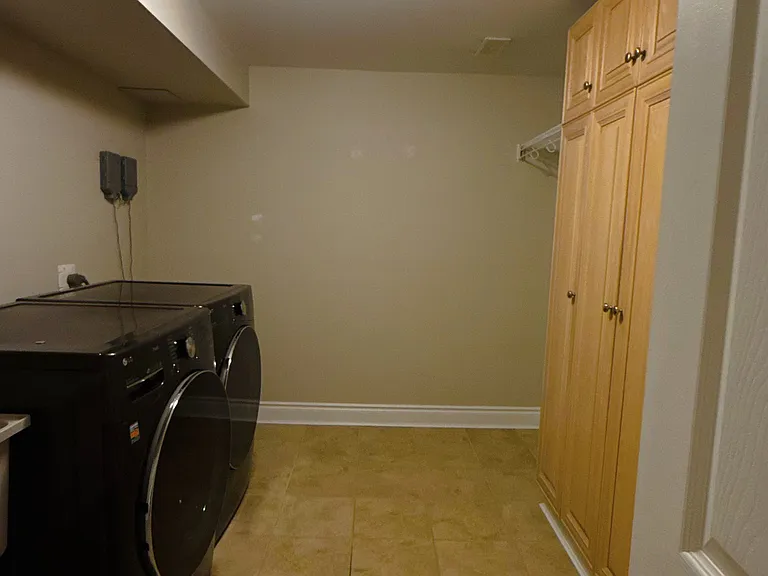 2062 Glenforest Cres — Photo 15