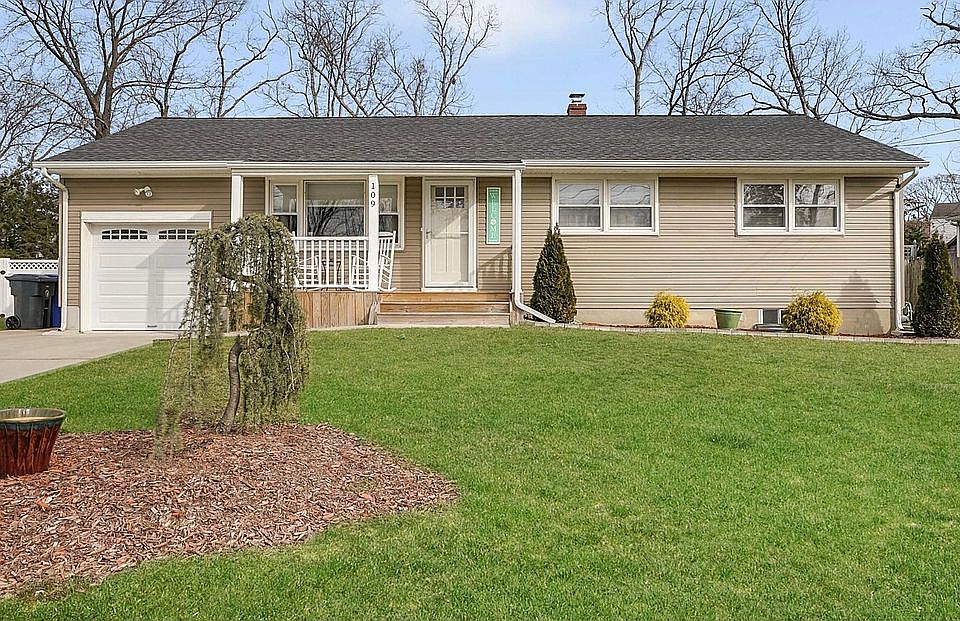 1st image of 109 Curtis Pl