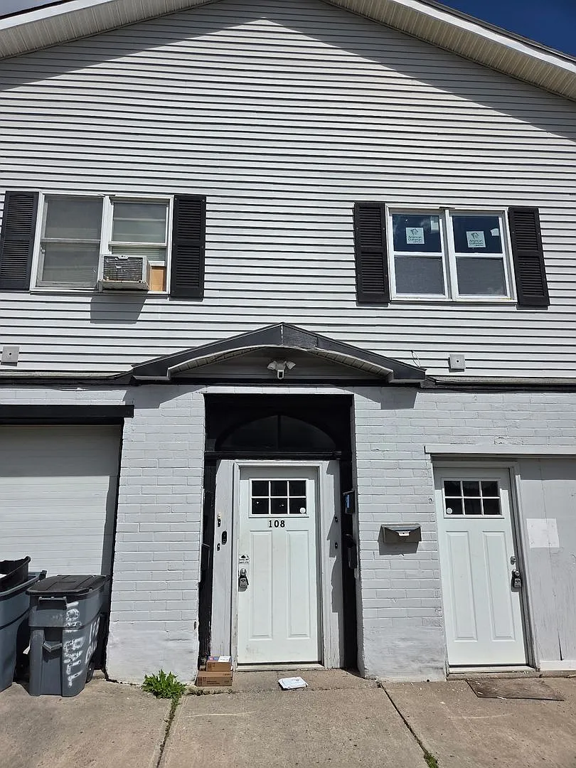 108 Ball St — Photo 1