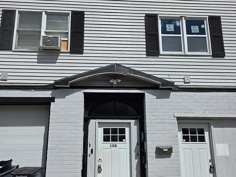 108 Ball St — Photo 1