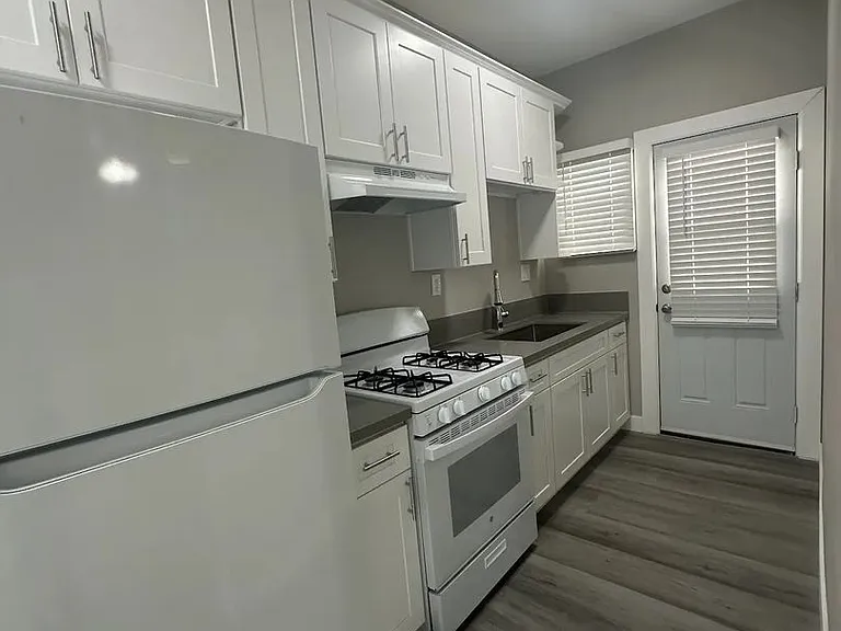 1904 E Bermuda St #9 — Photo 6