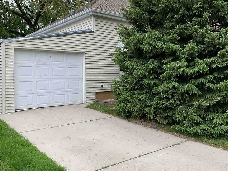 2nd image of 906 S 5th St