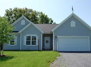 6125 Ebony Ct, Farmington, NY 14425
