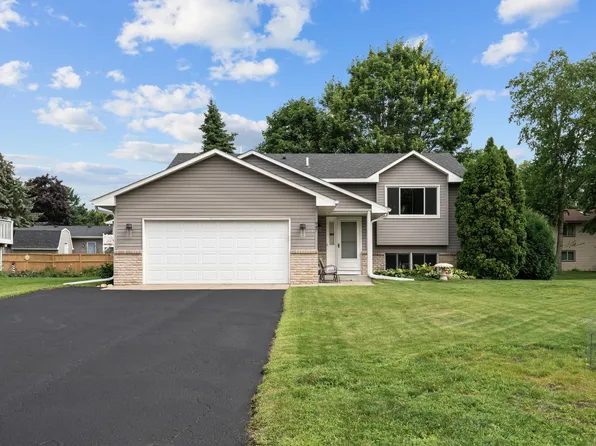 947 102nd Cir NE, Blaine, MN 55434