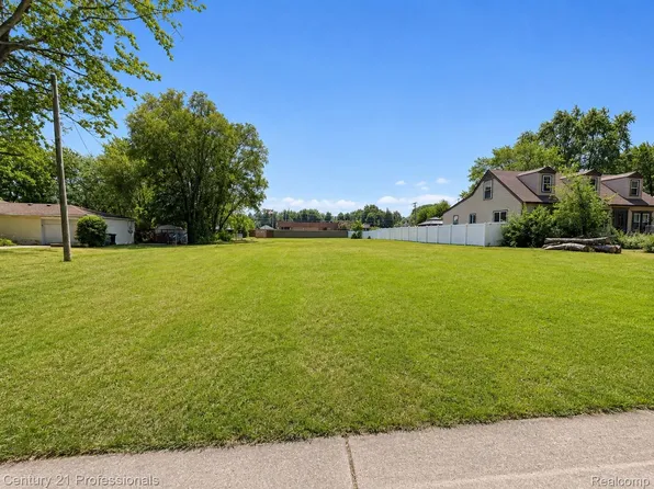 5610 Noll St, Sterling Heights, MI 48310
