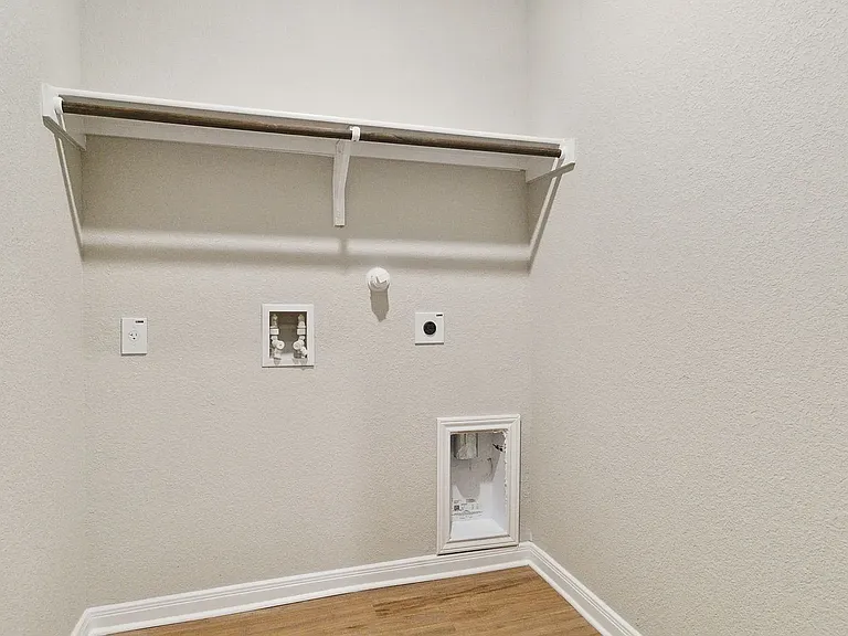 334 Nespral Dr #330 — Photo 5