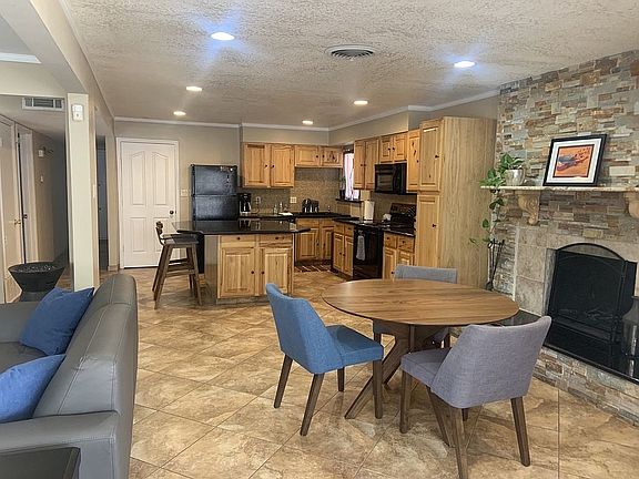 4th image of 6313 Topke Pl NE