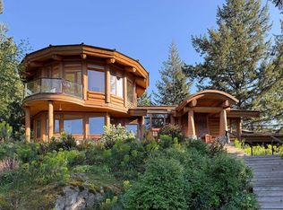 675 Cates Ln, Bowen Island, BC V0N 1G2