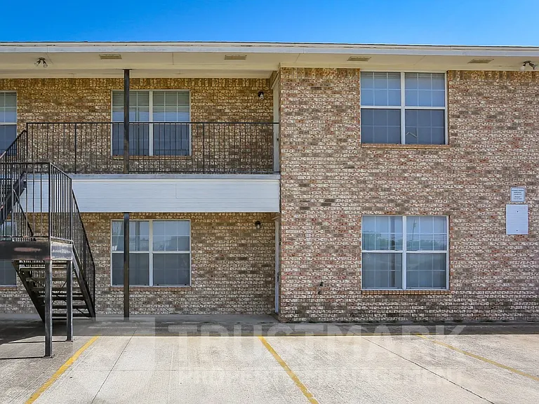 700 S Amy Ln #103 — Photo 2
