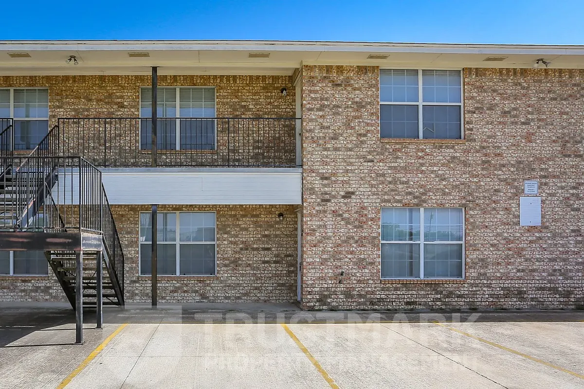 Building Photo - 700 S Amy Ln #103