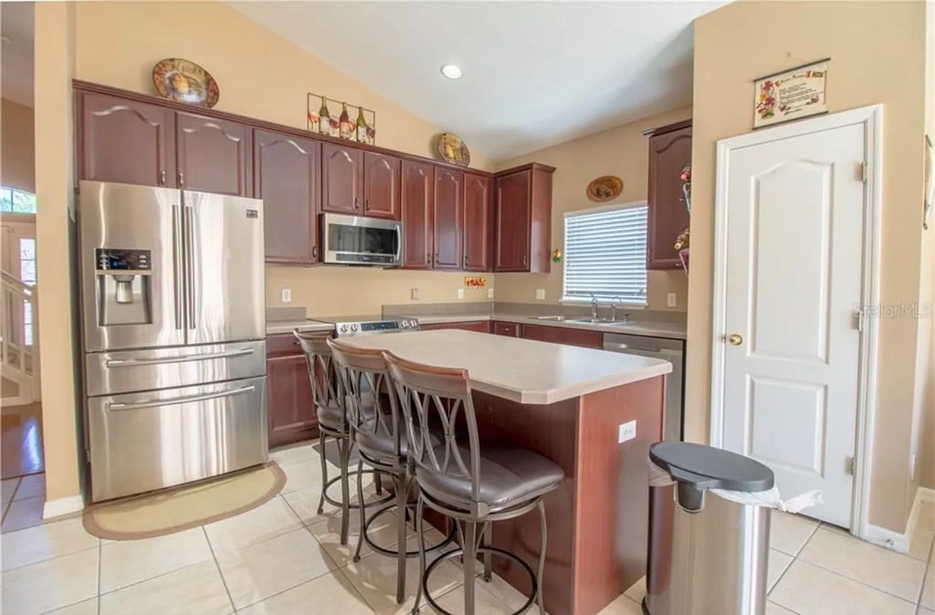4 bed, 2287 sqft, $2,700 — Photo 2