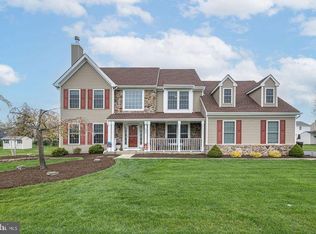 686 Misty Hollow Dr, Maple Glen, PA 19002