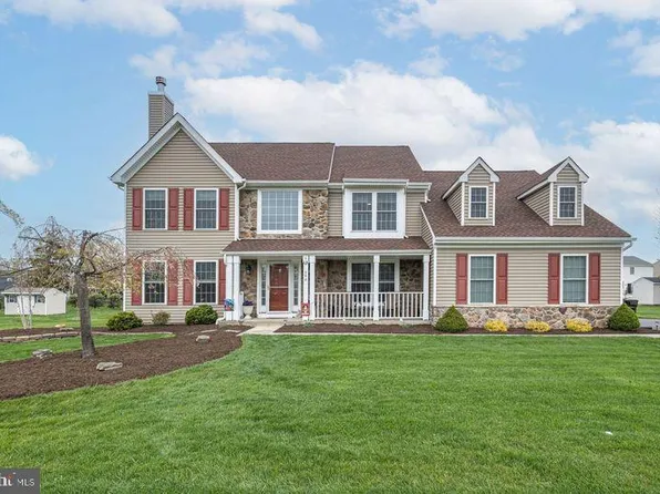 686 Misty Hollow Dr, Maple Glen, PA 19002