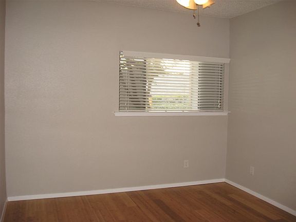 5th image of 7067 N Holiday Dr