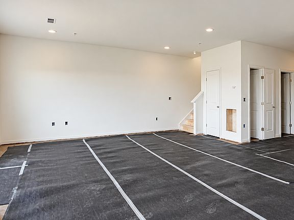 4th image of 124 Foundry Ln