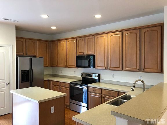 3rd image of 330 Kinellan Ln
