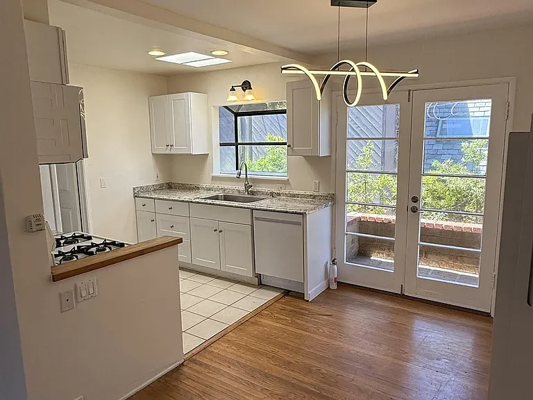 950 Stratford Ct — Photo 5