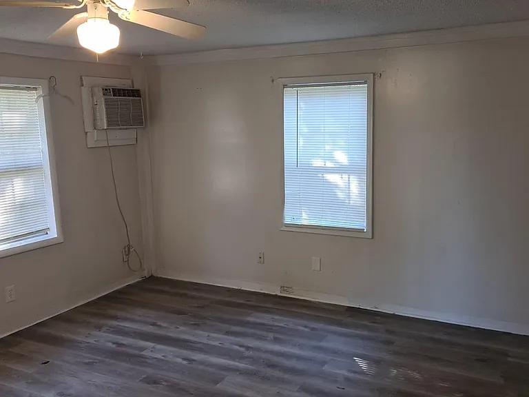 364 Lamson St — Photo 3