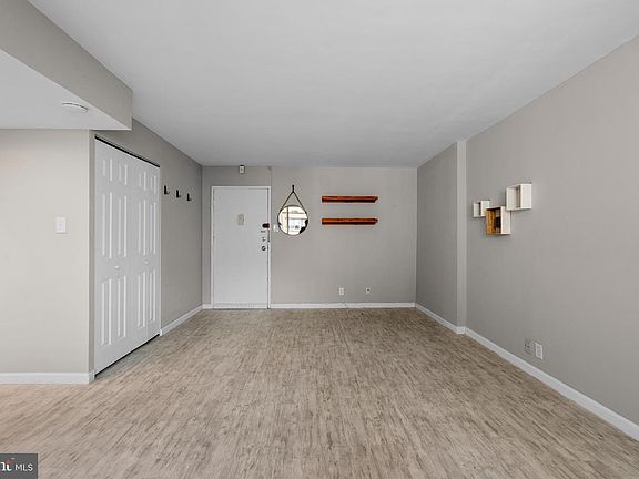 2nd image of 1420 N St NW APT 914