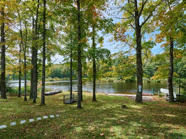 126 Alan A Dale Dr, Becket, MA 01223