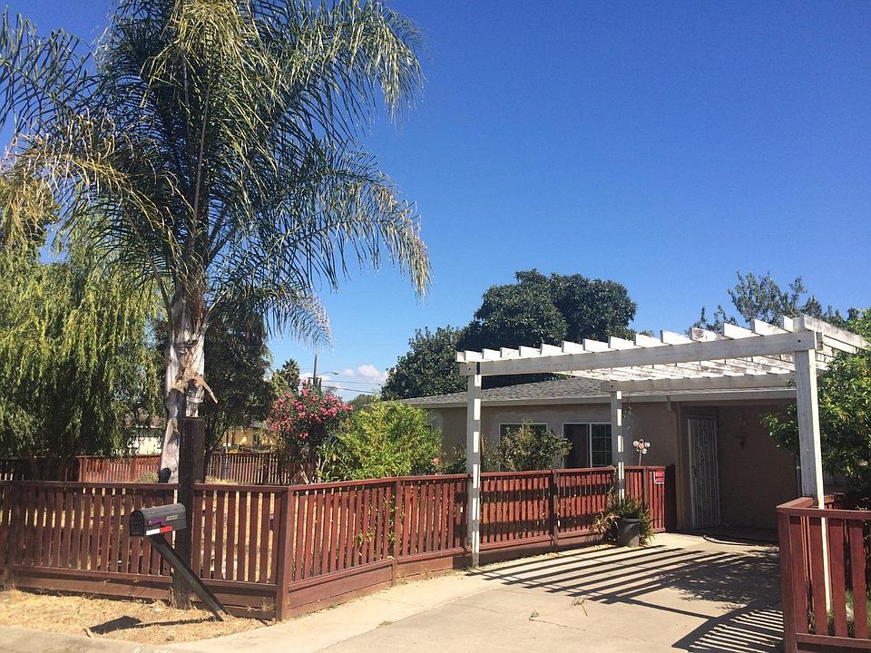 2nd image of 10440 Singleton Rd #00