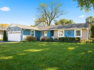 101 Clearmont Dr, Elk Grove Village, IL 60007