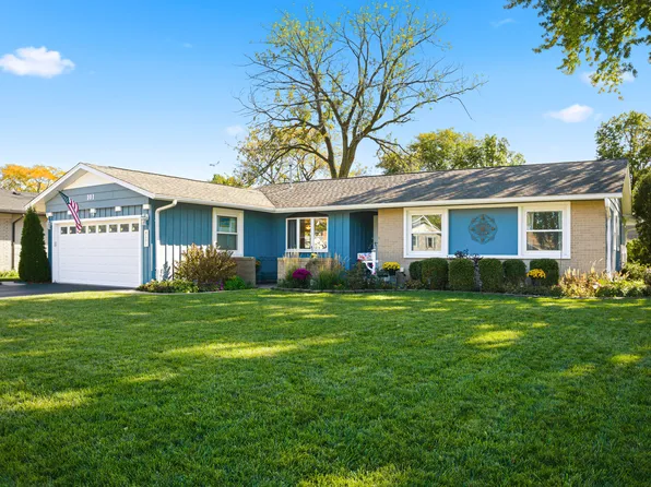 101 Clearmont Dr, Elk Grove Village, IL 60007