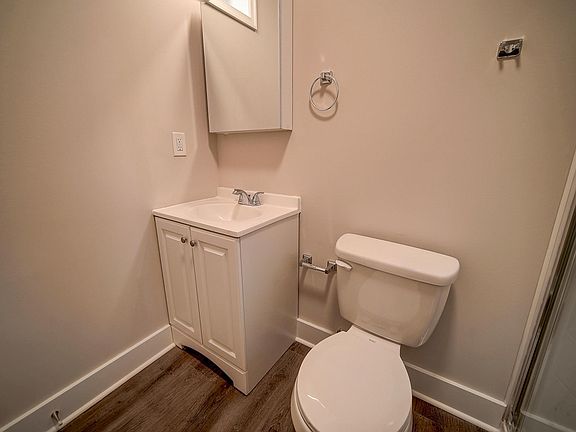 4th image of 2522 N Chadwick St #7