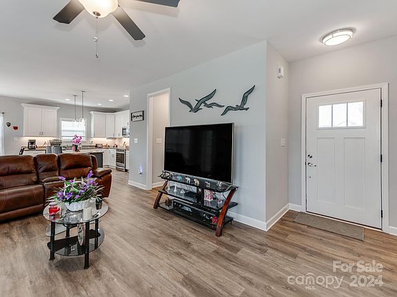 5th image of 2748 Eagle Dr