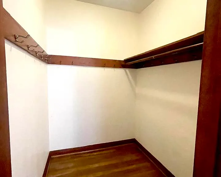 410 W Walnut St — Photo 19